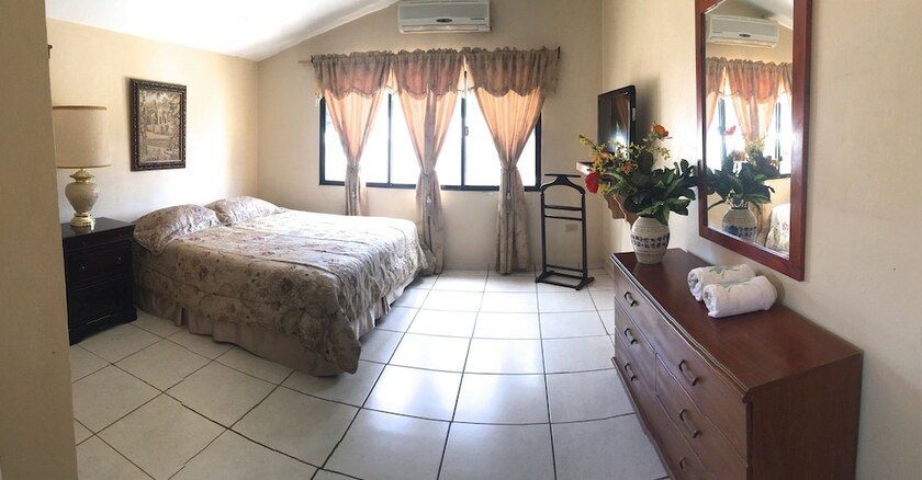 Imagen de la habitación del Hotel Econo Guest House. Foto 18