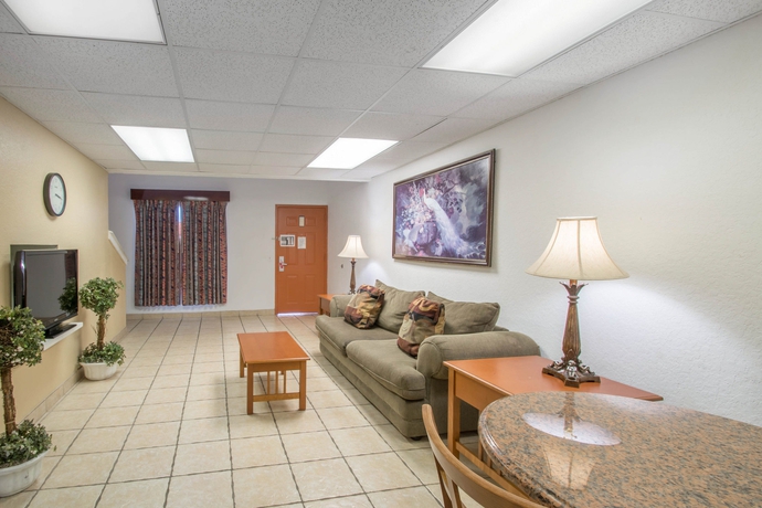 Imagen de los interiores del Hotel Econo Lodge Airport At Rj Stadium. Foto 10