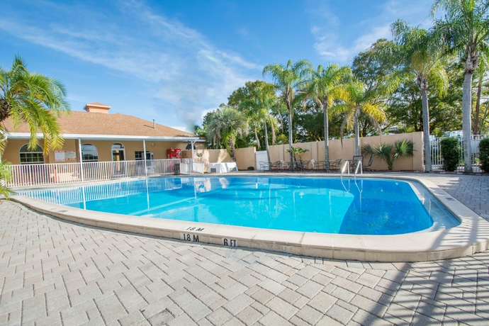 Imagen de la piscina del Hotel Econo Lodge Airport At Rj Stadium. Foto 13