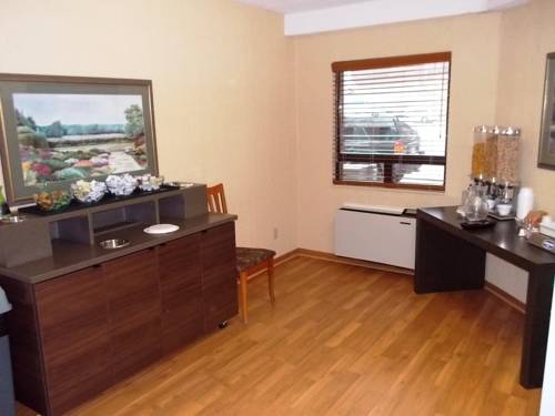 Imagen del bar/restaurante del Hotel Econo Lodge Airport. Foto 2