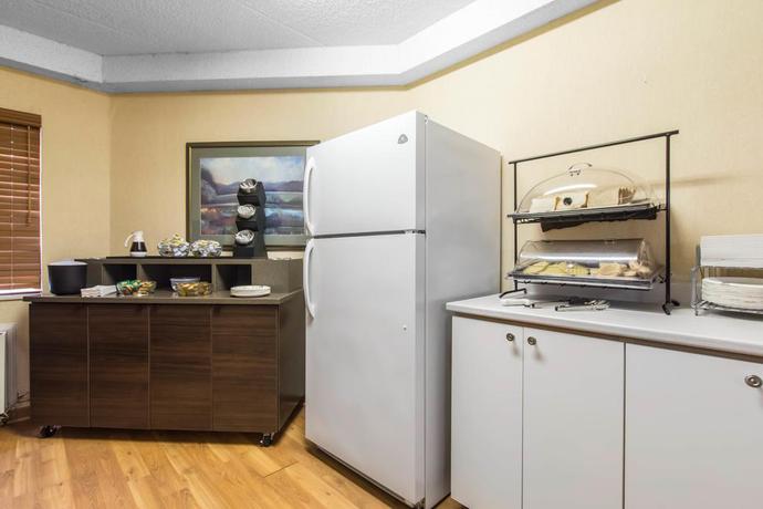 Imagen del bar/restaurante del Hotel Econo Lodge Airport. Foto 3