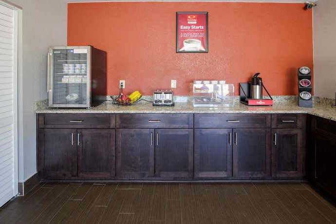 Imagen del bar/restaurante del Hotel Econo Lodge Airport, Norfolk. Foto 9