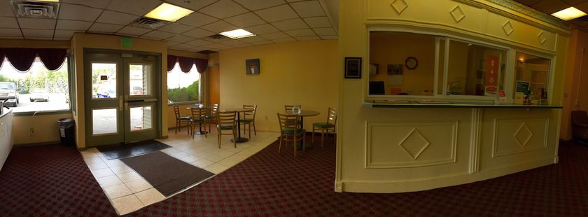 Imagen de los interiores del Hotel Econo Lodge Airport, Reading . Foto 20