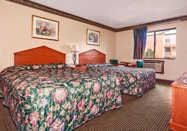 Imagen de la habitación del Hotel Econo Lodge Akron Copley Northwest. Foto 2