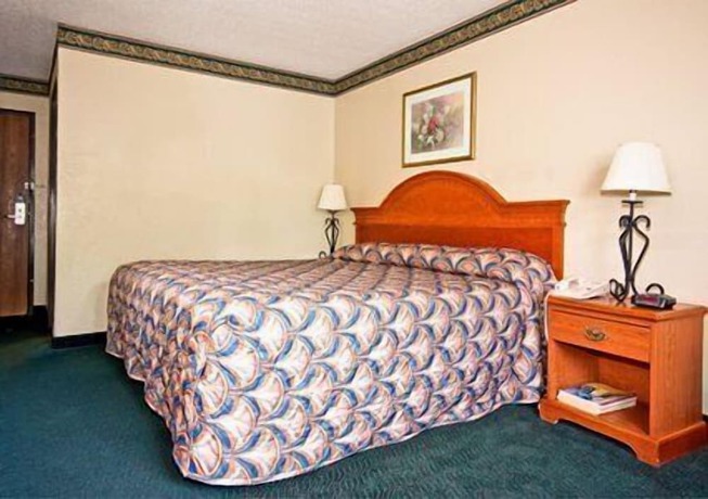 Imagen de la habitación del Hotel Econo Lodge Akron Copley Northwest. Foto 4
