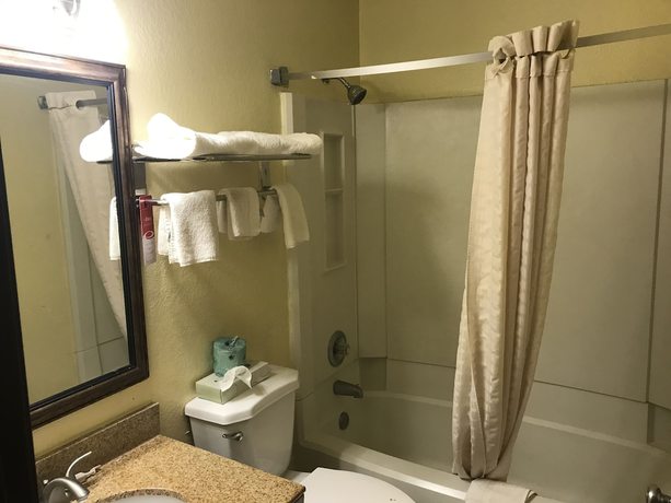 Imagen de la habitación del Hotel Econo Lodge Akron Copley Northwest. Foto 6