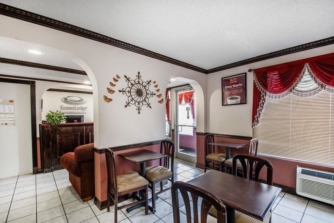 Imagen del bar/restaurante del Hotel Econo Lodge Andalusia. Foto 9