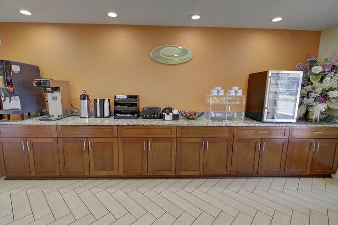 Imagen del bar/restaurante del Hotel Econo Lodge At Military Circle. Foto 2