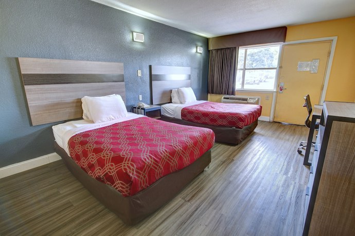 Imagen de la habitación del Hotel Econo Lodge At Military Circle. Foto 5