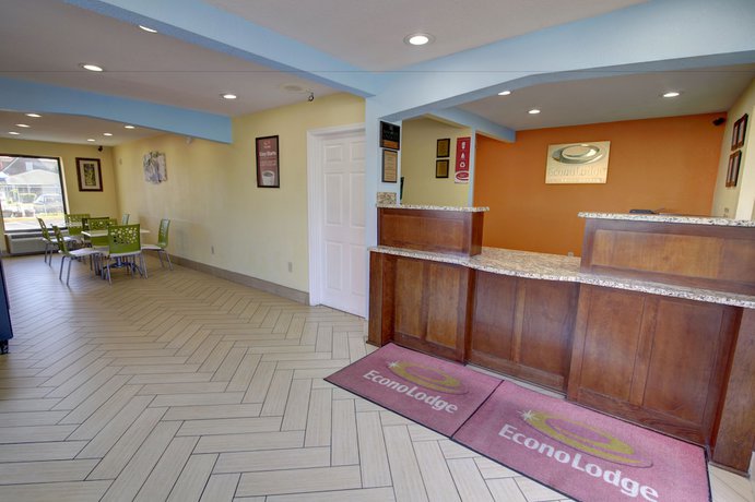 Imagen de los interiores del Hotel Econo Lodge At Military Circle. Foto 19