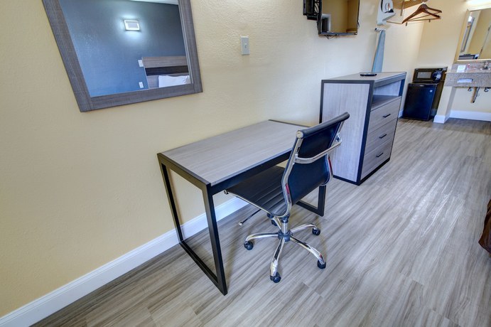 Imagen de la habitación del Hotel Econo Lodge At Military Circle. Foto 10