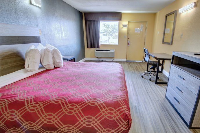 Imagen de la habitación del Hotel Econo Lodge At Military Circle. Foto 12
