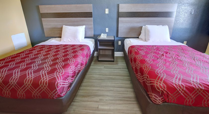 Imagen de la habitación del Hotel Econo Lodge At Military Circle. Foto 13