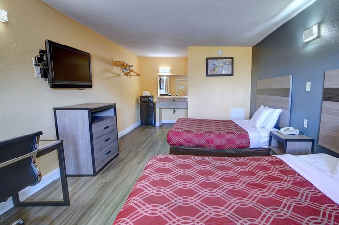 Imagen de la habitación del Hotel Econo Lodge At Military Circle. Foto 14