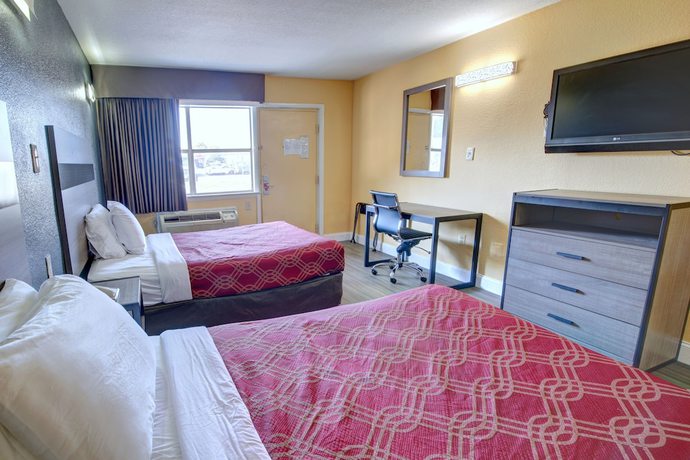 Imagen de la habitación del Hotel Econo Lodge At Military Circle. Foto 16