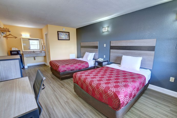 Imagen de la habitación del Hotel Econo Lodge At Military Circle. Foto 17