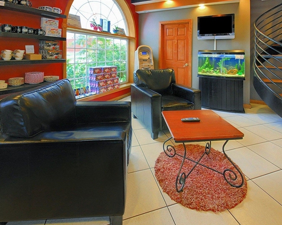 Imagen de los interiores del Hotel Econo Lodge At The Falls North. Foto 19