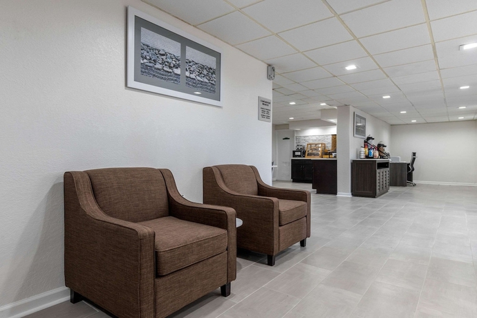Imagen de los interiores del Hotel Econo Lodge At The University. Foto 18