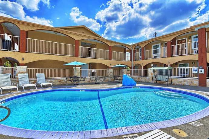 Imagen de la piscina del Hotel Econo Lodge Austin South. Foto 8