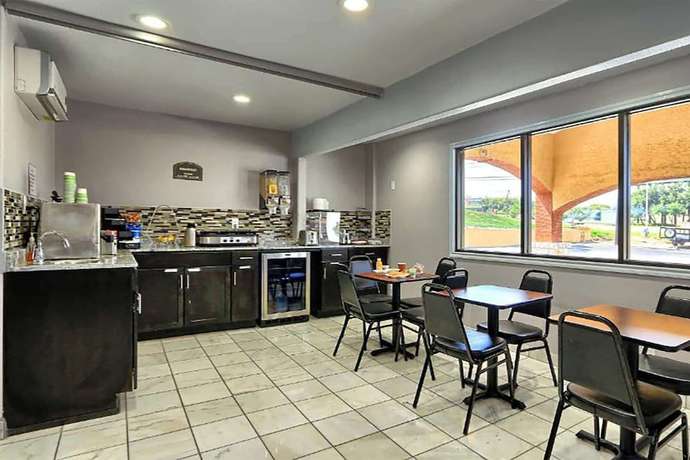 Imagen del bar/restaurante del Hotel Econo Lodge Austin South. Foto 2