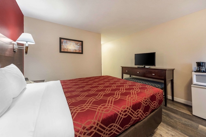 Imagen de la habitación del Hotel Econo Lodge Bay Breeze. Foto 4