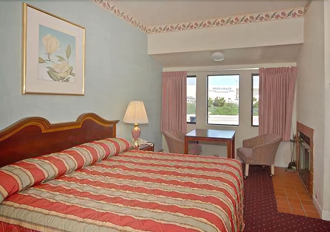 Imagen de la habitación del Hotel Econo Lodge Bay Breeze. Foto 8