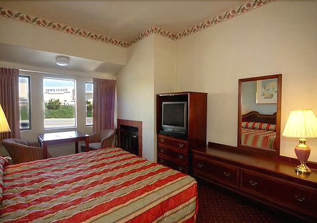 Imagen de la habitación del Hotel Econo Lodge Bay Breeze. Foto 9