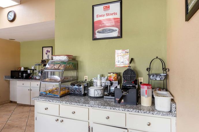 Imagen del bar/restaurante del Hotel Econo Lodge Belton - Kansas City South. Foto 6