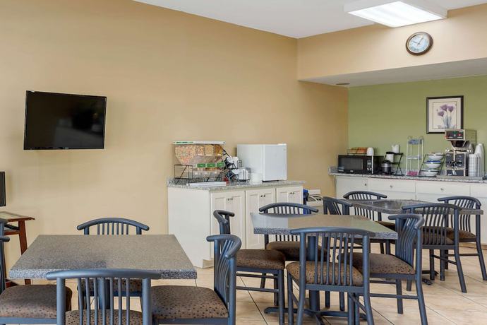 Imagen del bar/restaurante del Hotel Econo Lodge Belton - Kansas City South. Foto 7