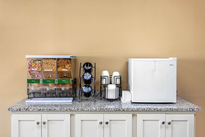 Imagen del bar/restaurante del Hotel Econo Lodge Belton - Kansas City South. Foto 8