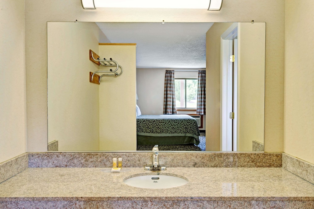 Imagen de la habitación del Hotel Econo Lodge Bethel - Danbury. Foto 12