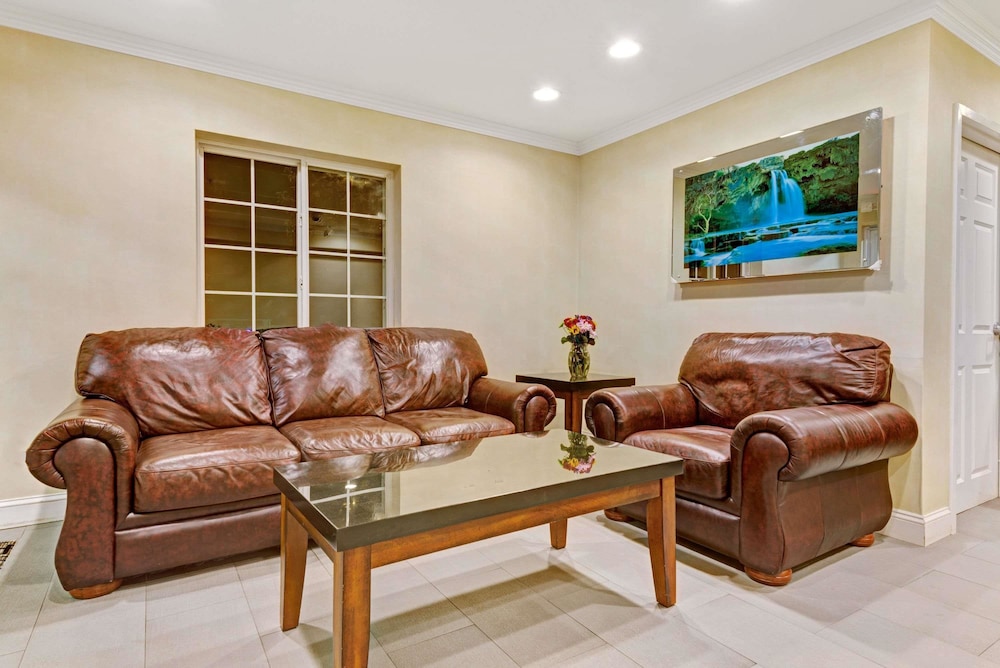Imagen de los interiores del Hotel Econo Lodge Bethel - Danbury. Foto 13