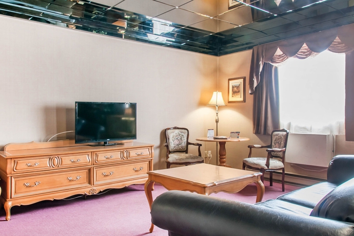 Imagen de los interiores del Hotel Econo Lodge, Brossard. Foto 12