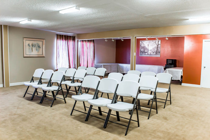 Imagen de los interiores del Hotel Econo Lodge Burlington I-40. Foto 14