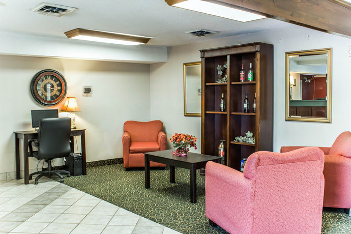 Imagen de los interiores del Hotel Econo Lodge Burlington I-40. Foto 16