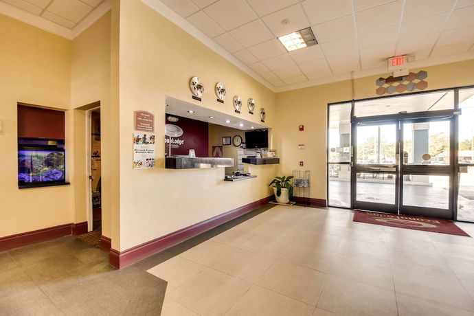 Imagen de los interiores del Hotel Econo Lodge Busch Gardens. Foto 17