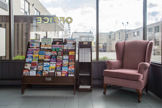 Imagen de los interiores del Hotel Econo Lodge By The Falls. Foto 5