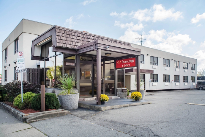 Imagen de los exteriores del Hotel Econo Lodge By The Falls. Foto 4