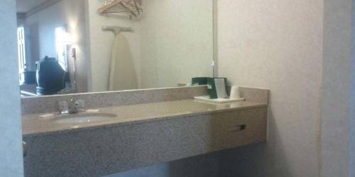 Imagen de la habitación del Hotel Econo Lodge, Calhoun. Foto 3