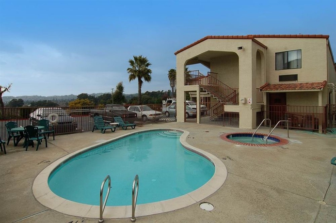 Imagen de la piscina del Hotel Econo Lodge Castro Valley I-580. Foto 15