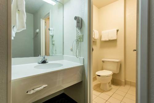 Imagen de la habitación del Hotel Econo Lodge Charlotte Airport. Foto 7