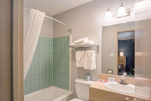 Imagen de la habitación del Hotel Econo Lodge, Clinton. Foto 7