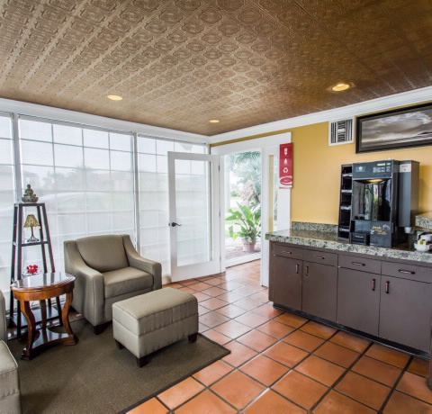 Imagen de los interiores del Hotel Econo Lodge Cocoa Beach - Near The Port. Foto 6