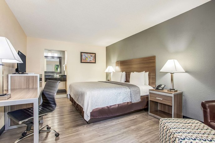 Imagen de la habitación del Hotel Econo Lodge Coliseum. Foto 7
