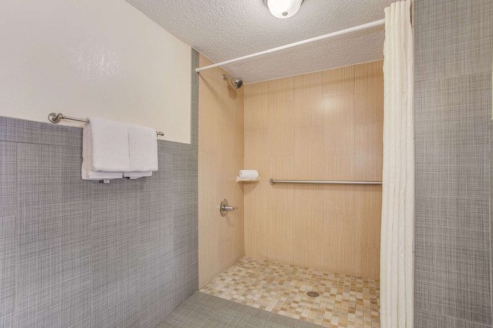Imagen de la habitación del Hotel Econo Lodge Coliseum. Foto 9