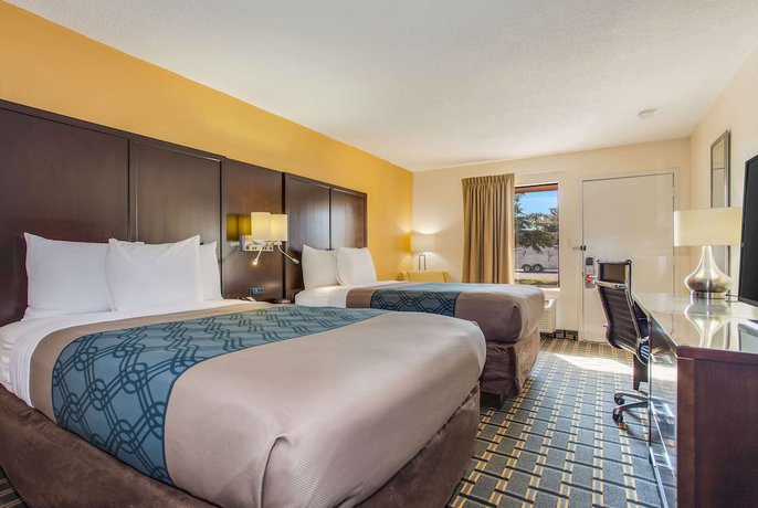 Imagen de la habitación del Hotel Econo Lodge Coliseum. Foto 11