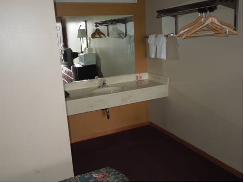 Imagen de la habitación del Hotel Econo Lodge Columbus. Foto 3