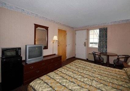 Imagen de la habitación del Hotel Econo Lodge Columbus. Foto 7