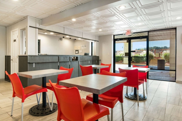Imagen de los interiores del Hotel Econo Lodge, Conyers. Foto 17