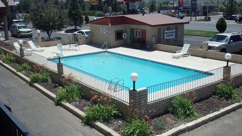 Imagen de la piscina del Hotel Econo Lodge, Cortez. Foto 13
